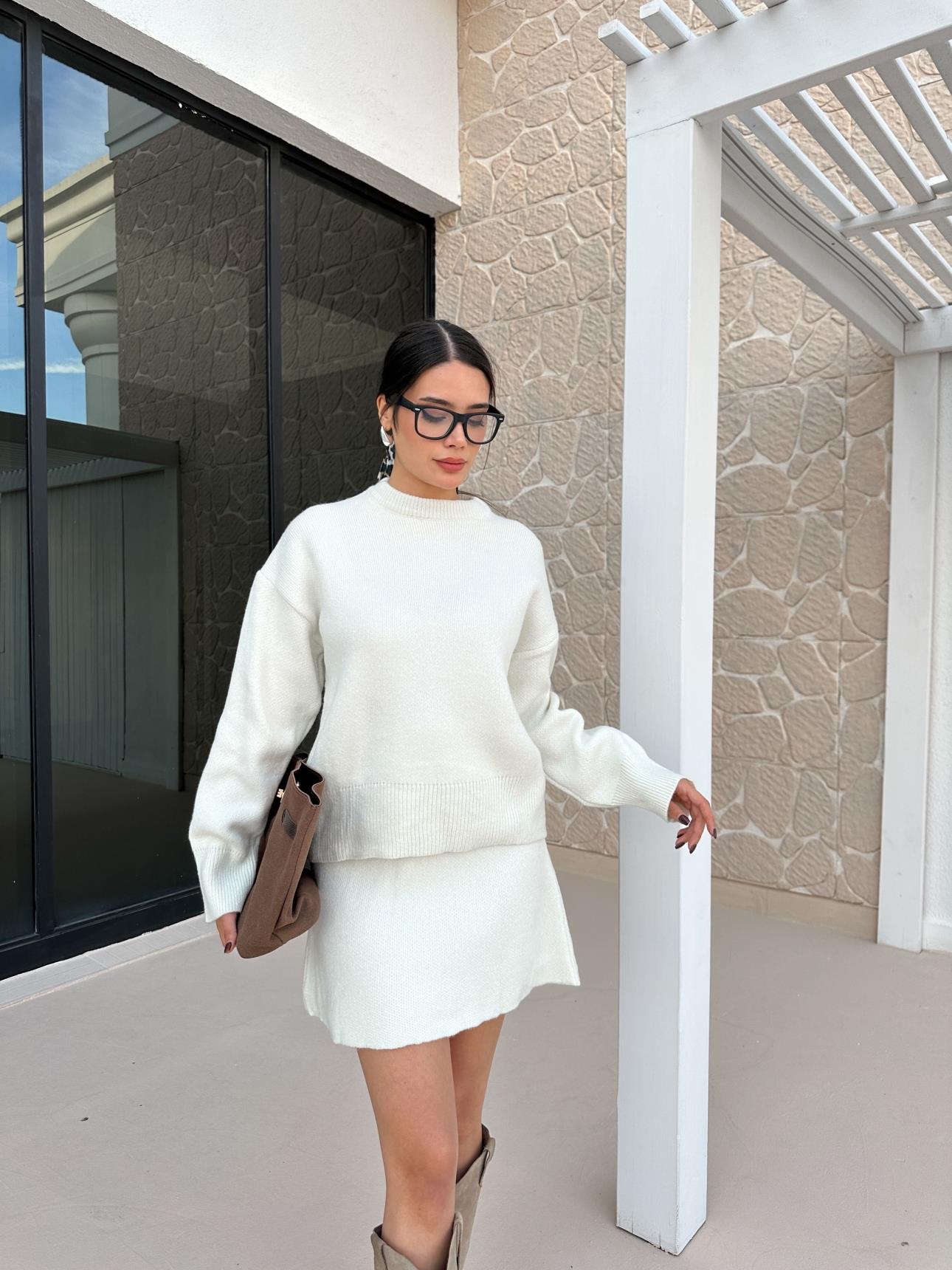 "Ensemble Elize en maille texturée, jupe évasée et pull over, tailles 36 à 42. Style décontracté et élégant, disponible en tons neutres ou couleurs tendance."