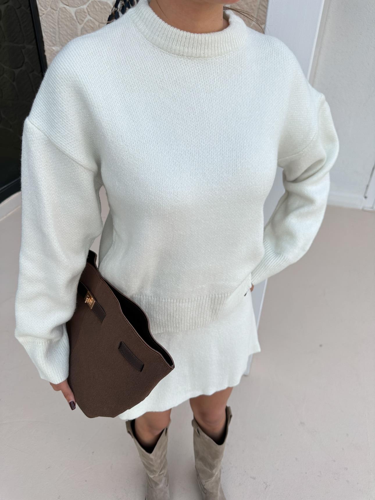 "Ensemble Elize en maille texturée, jupe évasée et pull over, tailles 36 à 42. Style décontracté et élégant, disponible en tons neutres ou couleurs tendance."